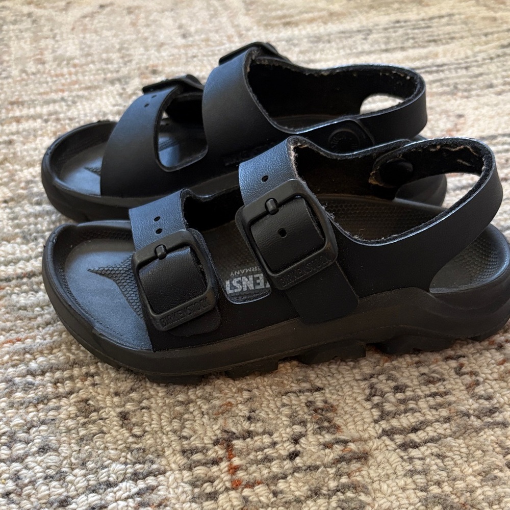 Kids Birkenstocks size 26 (8-8.5)